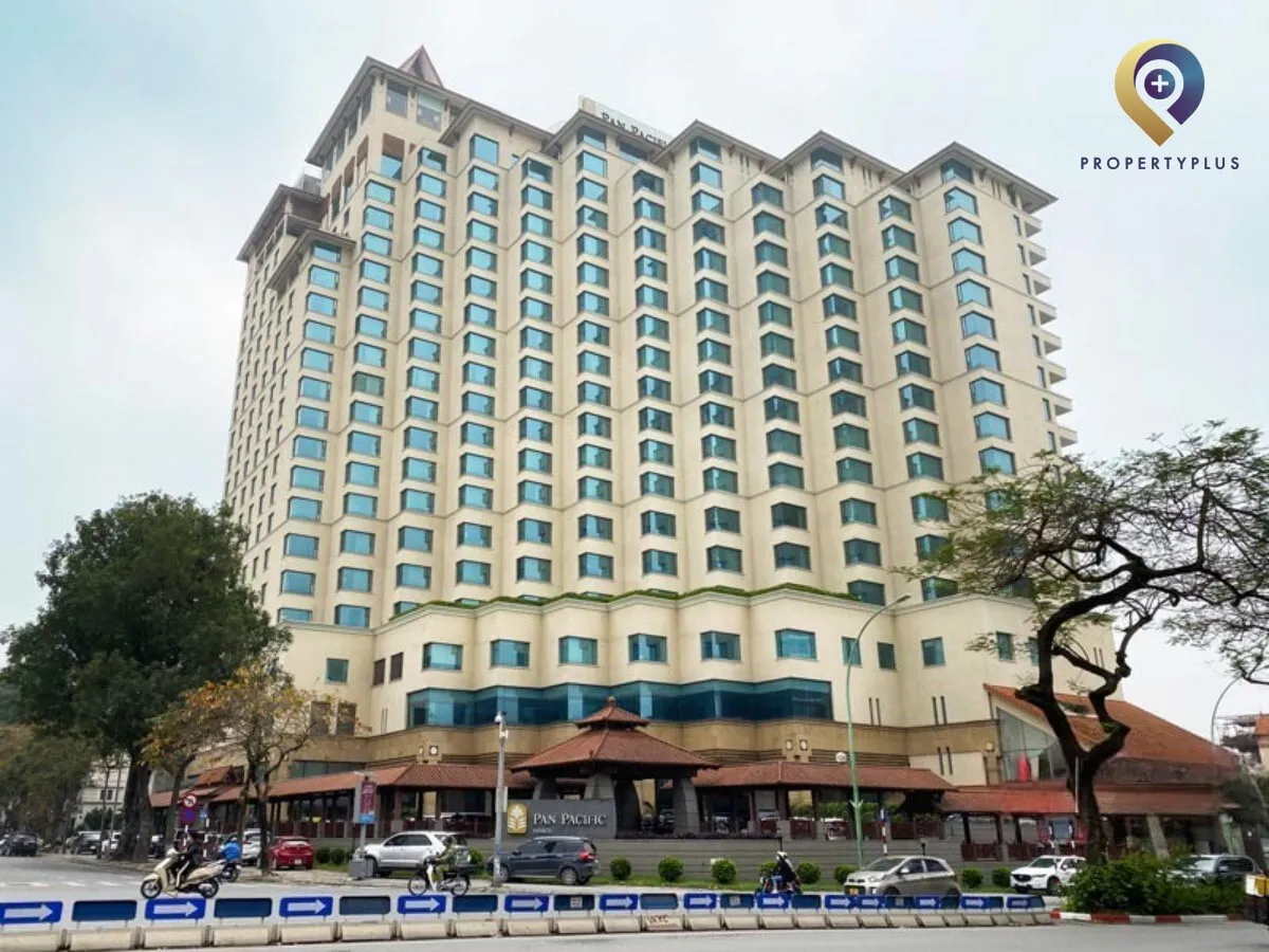 Toàn cảnh tòa nhà Pan Pacific Hanoi nhìn từ đường Thanh Niên.